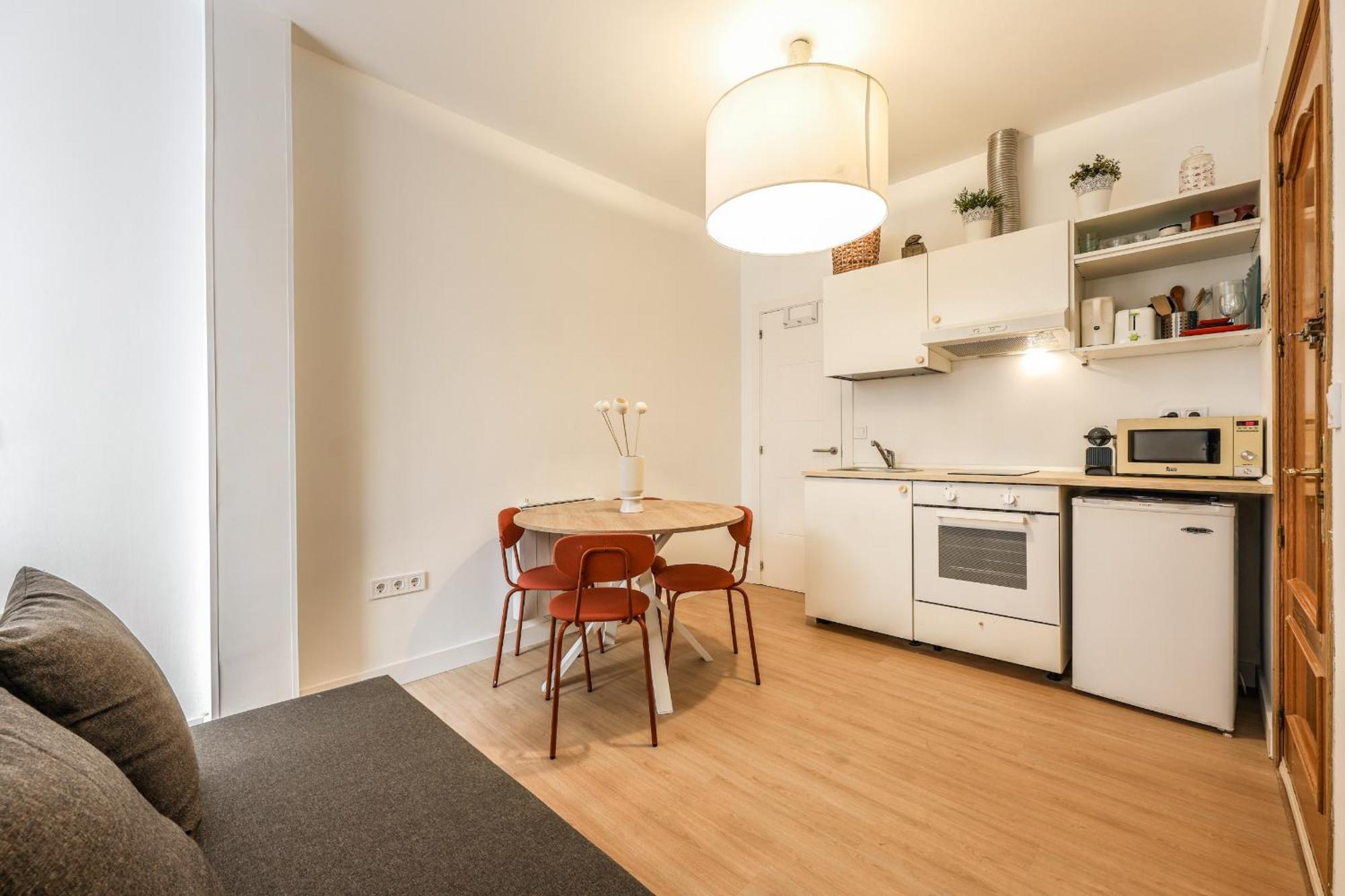 Pequeno Apartamento Reformado En Tirso De Molina Alquiler Temporal Madrid Exterior foto